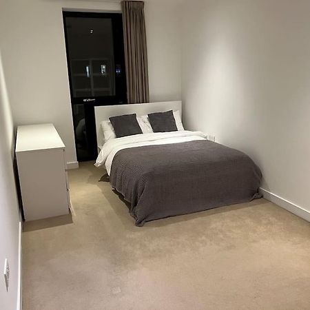 Modern 2 Bed - Olympic Park Stratford Apartment London Bagian luar foto