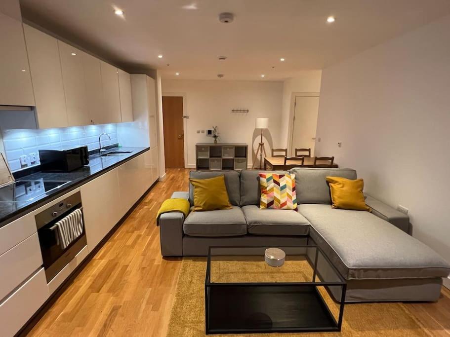 Modern 2 Bed - Olympic Park Stratford Apartment London Bagian luar foto