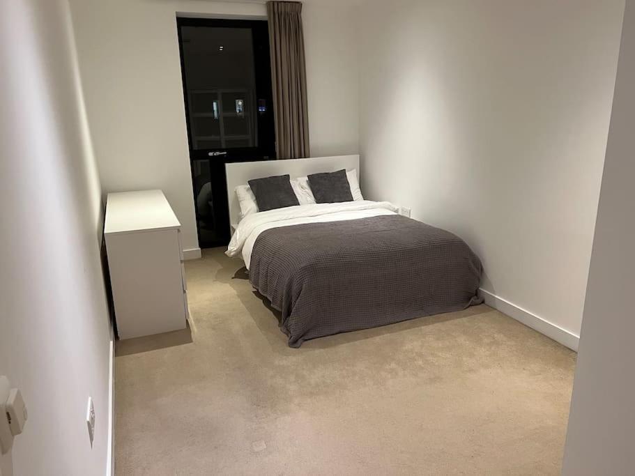Modern 2 Bed - Olympic Park Stratford Apartment London Bagian luar foto