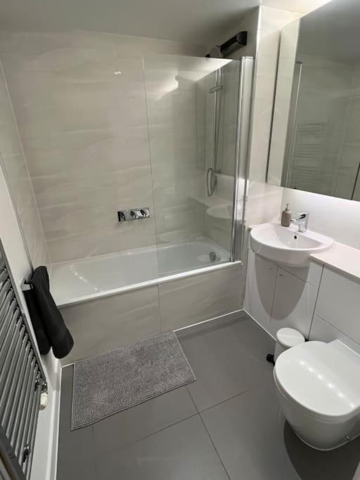 Modern 2 Bed - Olympic Park Stratford Apartment London Bagian luar foto