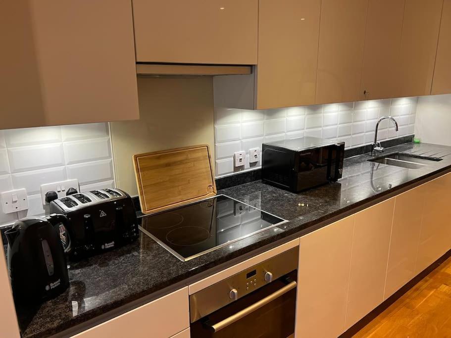 Modern 2 Bed - Olympic Park Stratford Apartment London Bagian luar foto